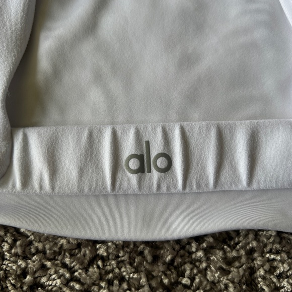 Alo Yoga - Alosoft Cropped Backspin Short Sleeve, White, Small - Picture 3 of 5